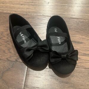 Felix & Flora Black Toddler Flats with Bow size 7